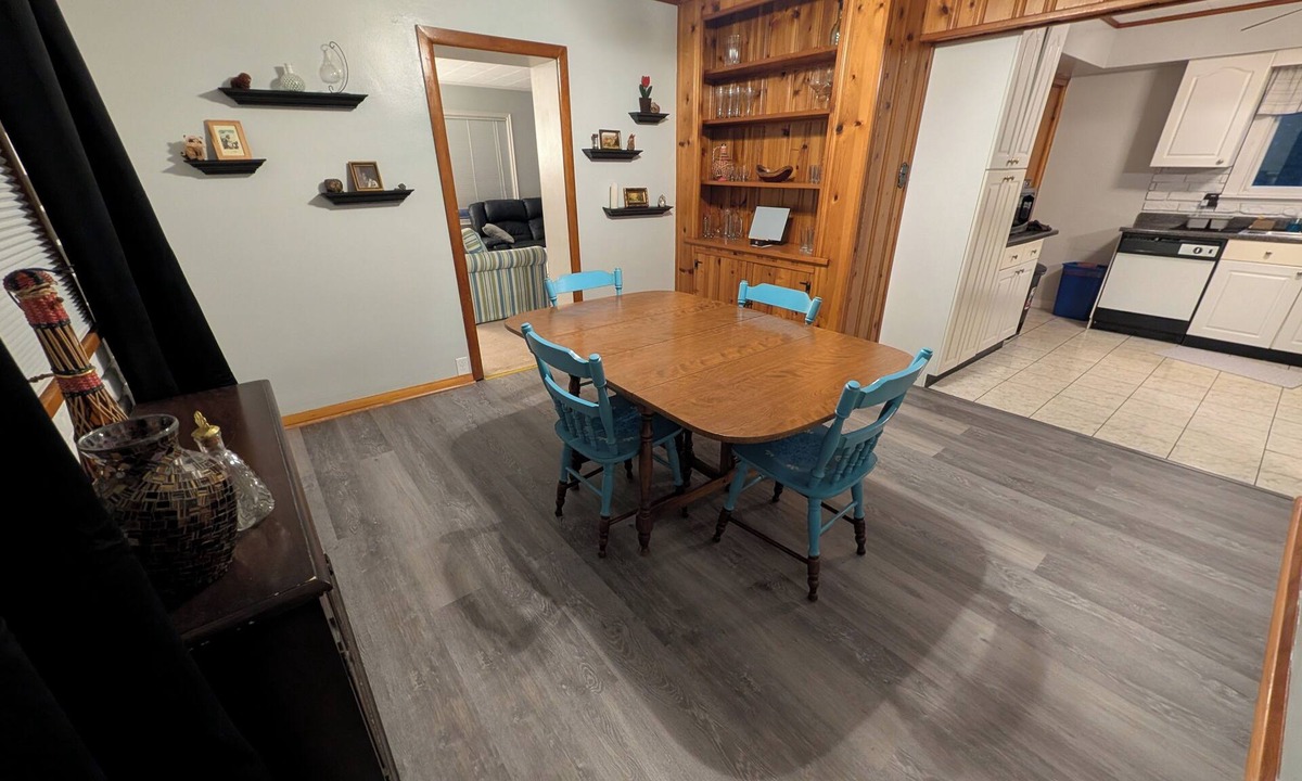 Racine House | 3BR home near PIT airport/desk workspace/pet friendly/fast internet/quiet area.