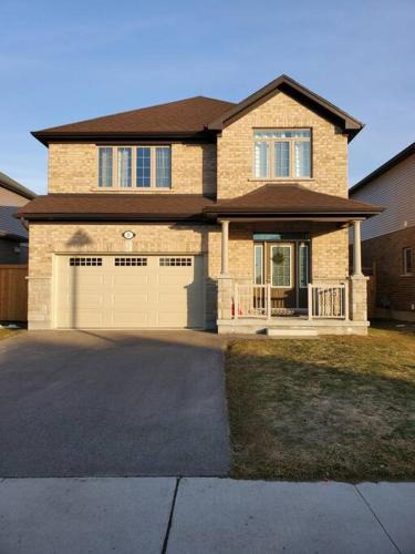 Stratford House | 4 BD Family Retreat - Basement not Included