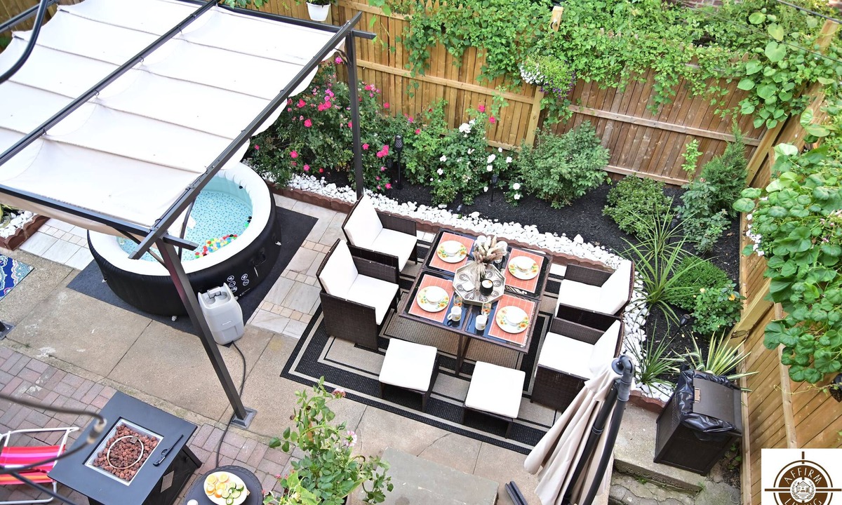 Penn-Knox House | 4-Bedroom Historic Garden Oasis Home in Germantown