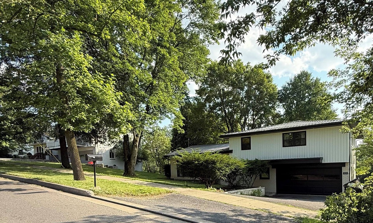 State College House | 4-bedroom house in welcoming State College close to town and Beaver Stadium