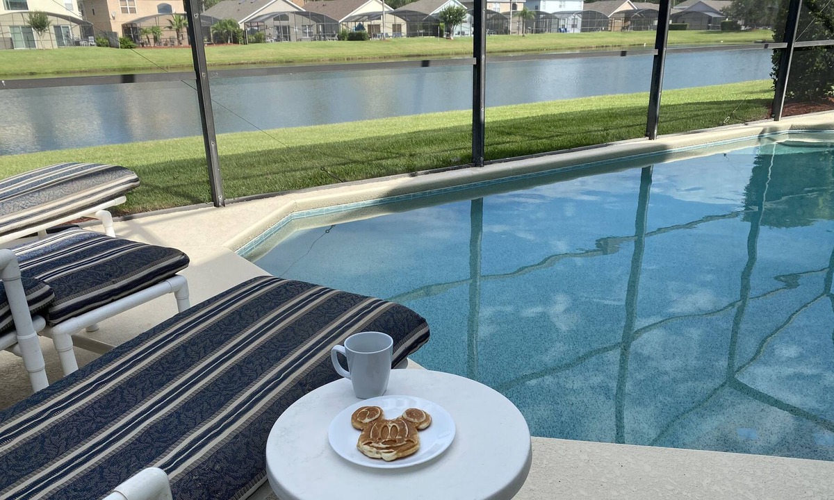 Lake Berkley House | 4 Beds, 3 Bathrooms And Air-Con Games Room. Private West Facing Villa With Pool