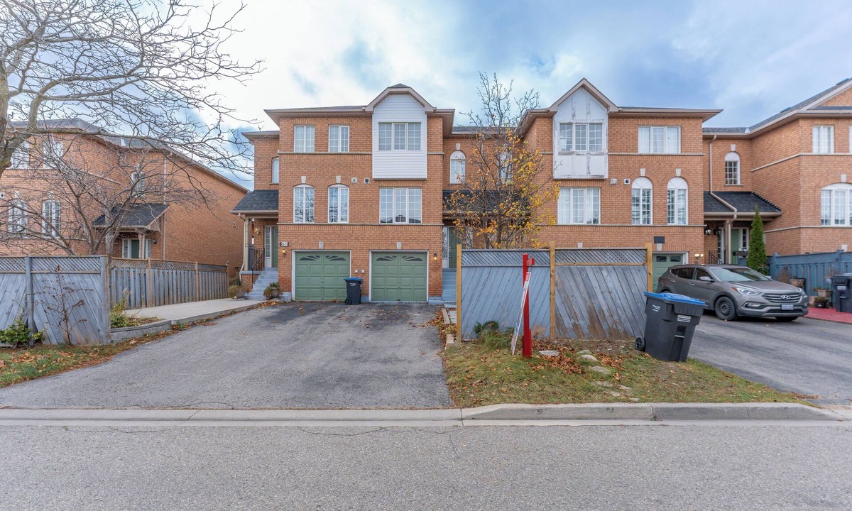 Brampton West House | 4 BR Relaxing Family Retreat in Charming Brampton