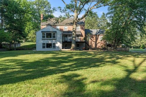 Newtown Square House | 4 BR Suburban Escape - Pool, Tennis, Trails