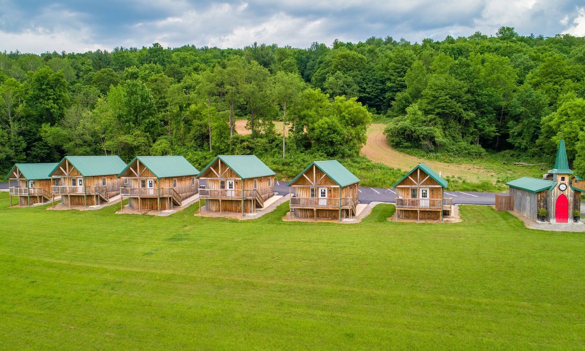 Canastota Cabin | #4 Cabin, cottages, fishing, Hunting, Trails, nature, creek, ponds, lakes
