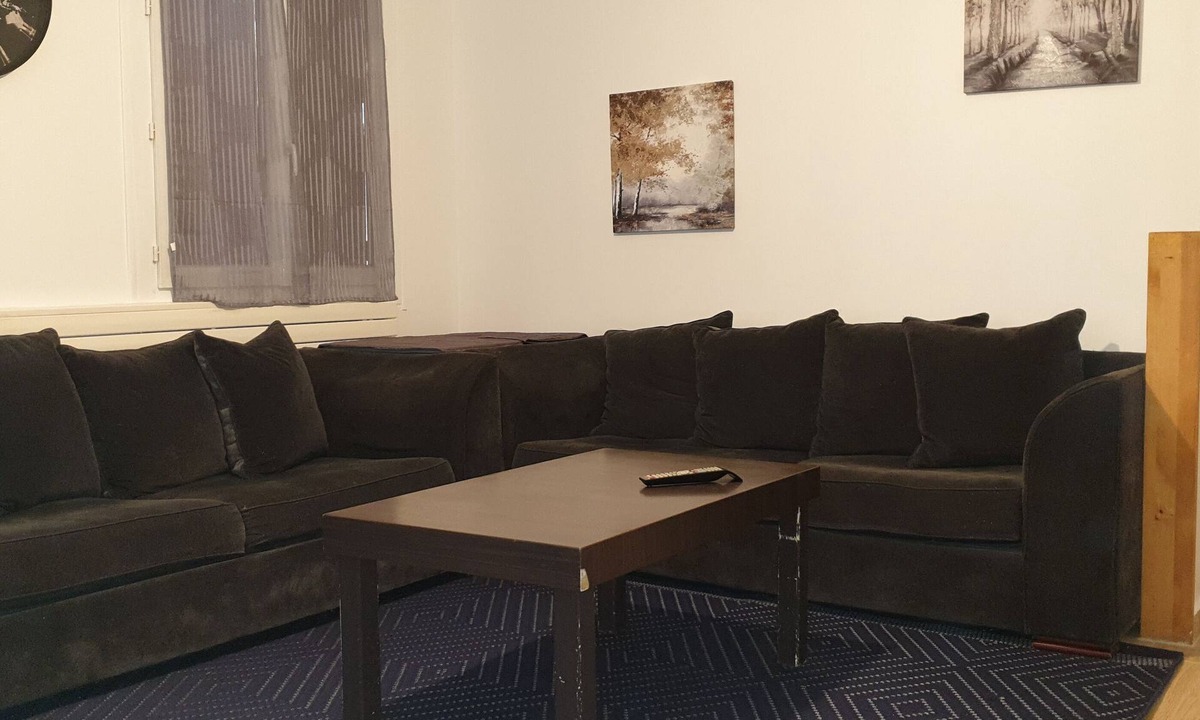 Stains Apartment | 4-room apartment +living room