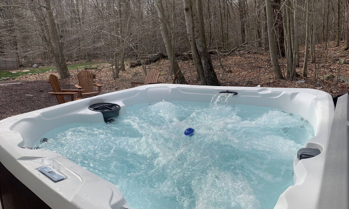 Tobyhanna House | 4BR, 3bath Pocono Home - Hot Tub & Arcades. Forest in back! Near Camelback