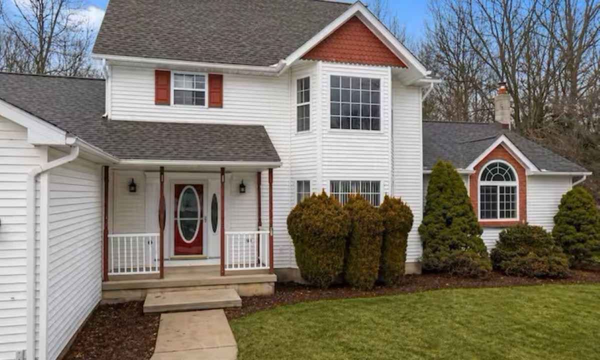 Tunkhannock Township House | 4BR Pocono Dreamhouse: Arcade + Pool Oasis/Theatre