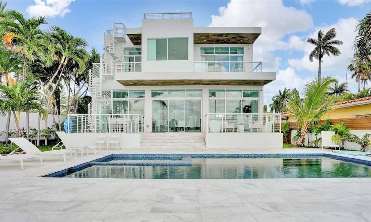 North Bay Village Apartment | 5 Bedroom Single family 69026 by Houzlet