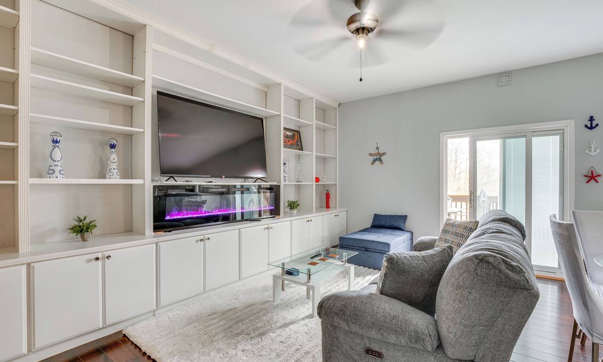 South River Apartment | 5 Mi to Rutgers University: New Jersey Guest Suite