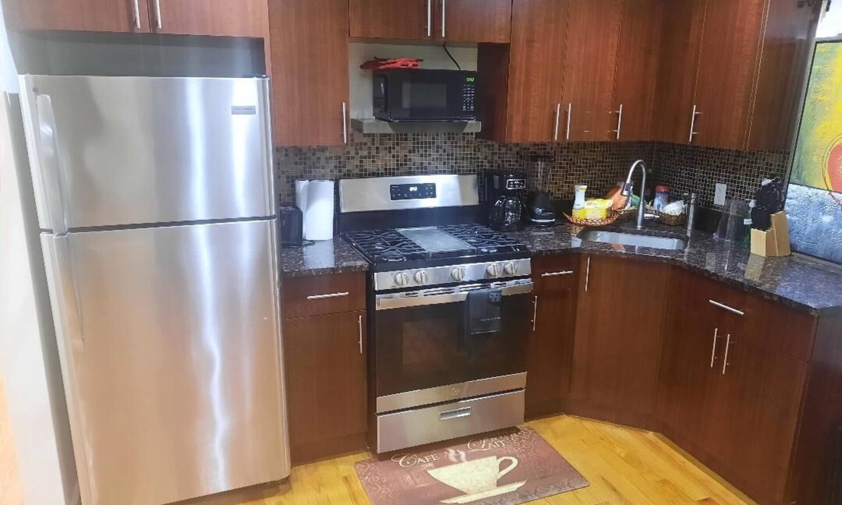 Rochdale Apartment | 5 minutes from JFK, near local hospitals, and schools fully furnished Corporate