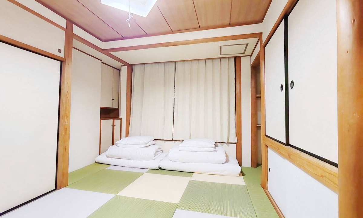 Takadanobaba Apartment | 5 minutes walk to Takadanobaba Yamanote Line 9 minutes to Shinjuku Station by train Convenient facilities