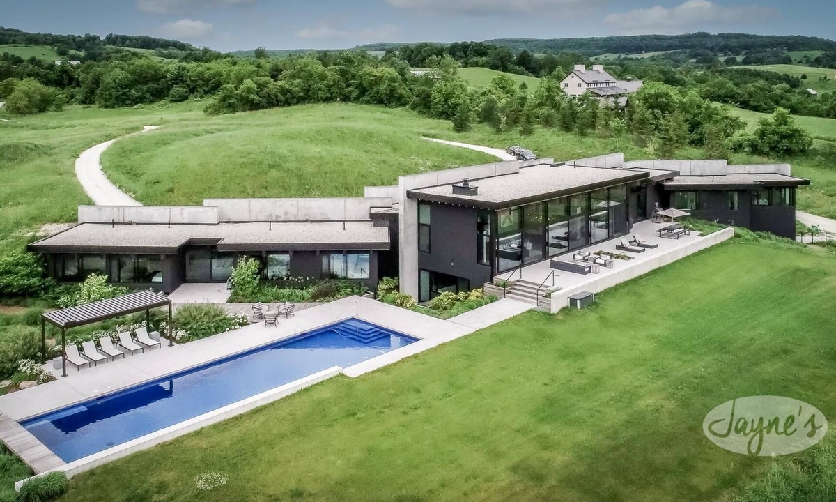 Creemore Other | 5bdrm 7bath modern oasis in Creemore! Pool! Hot Tub! Sauna! Podcast Media Rm!