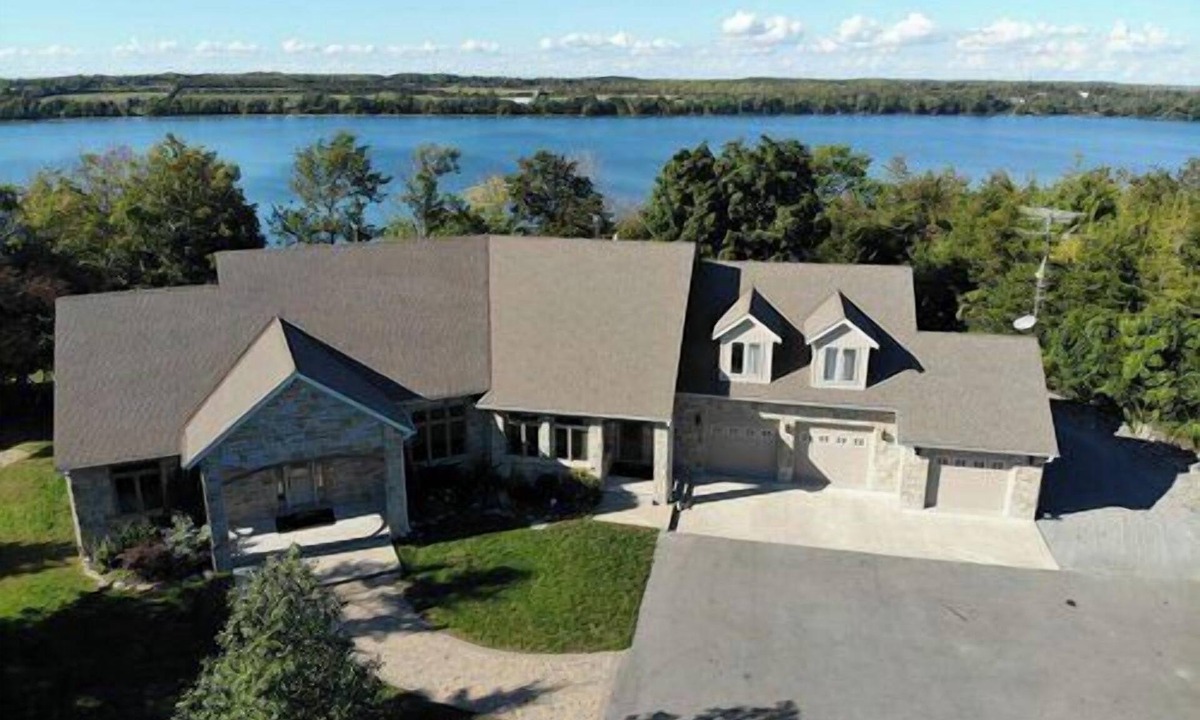 Wellington House | 6 Acre Retreat | Consecon | 8 Bedrooms | Waterfront