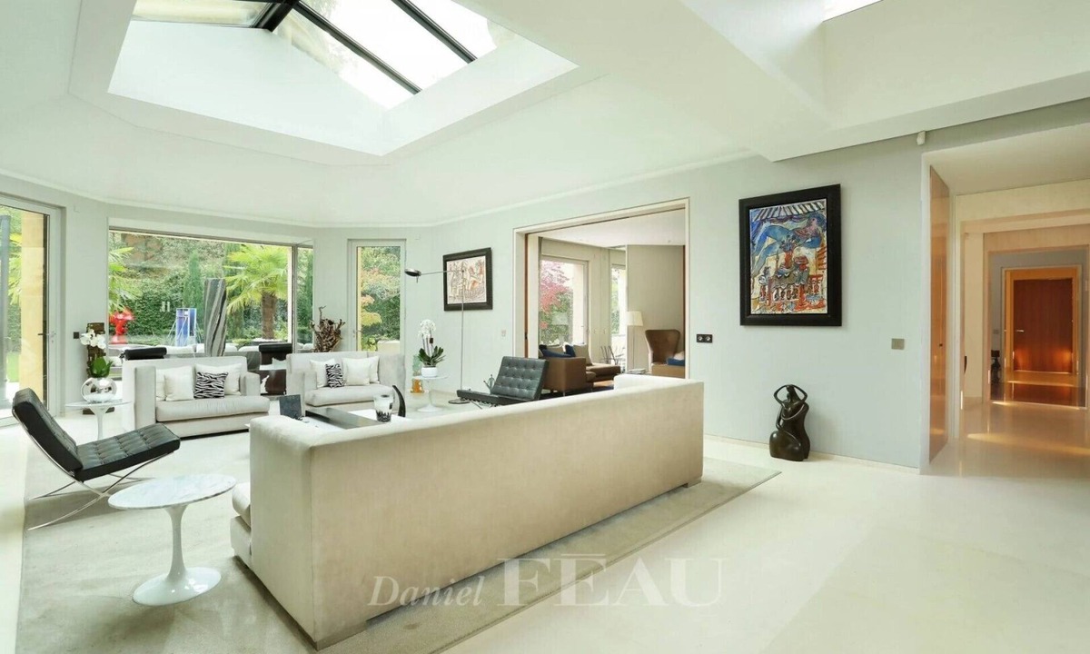 Faubourg Saint-Germain Apartment | 6 Pl. Joffre luxery self check in