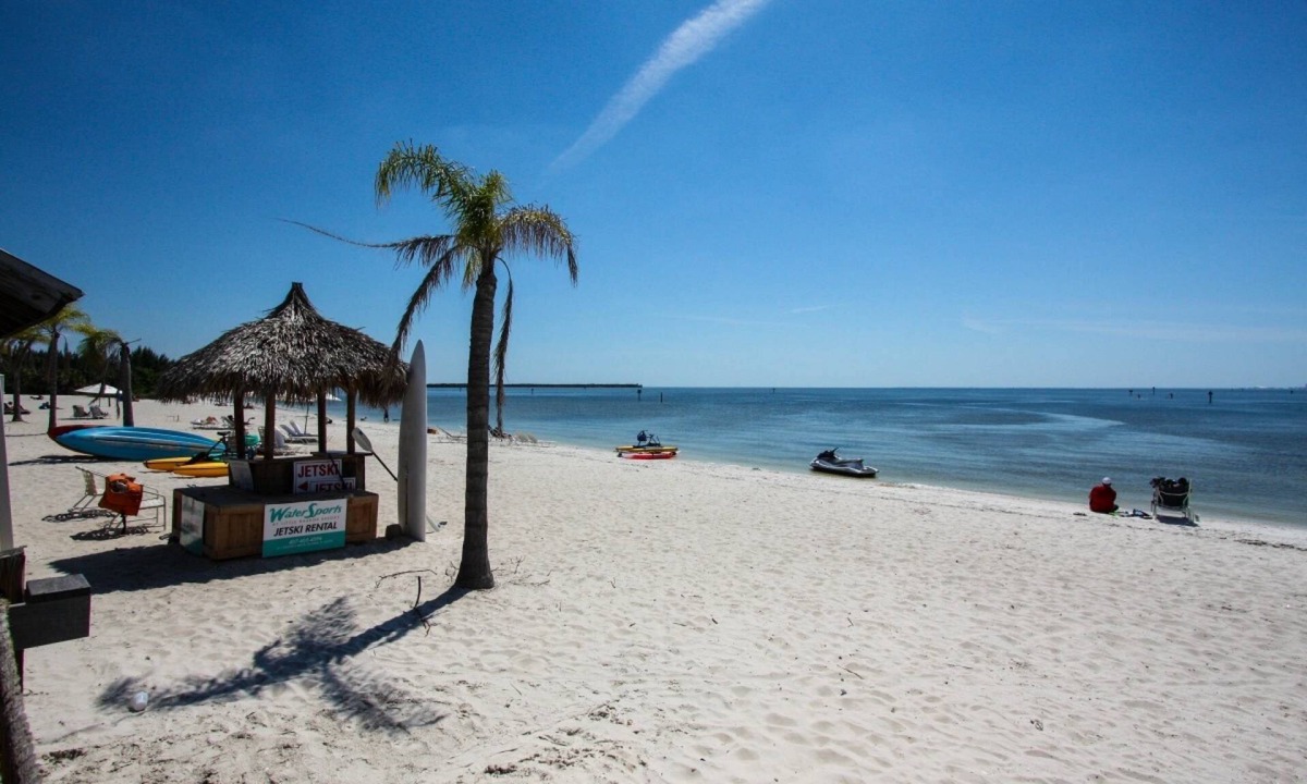 Ruskin House | 617 Little Harbor