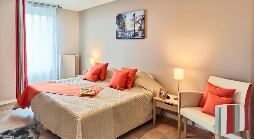Suresnes Apartment | 65 m² Serviced apartment ∙ 2 bedrooms ∙ 3 guests