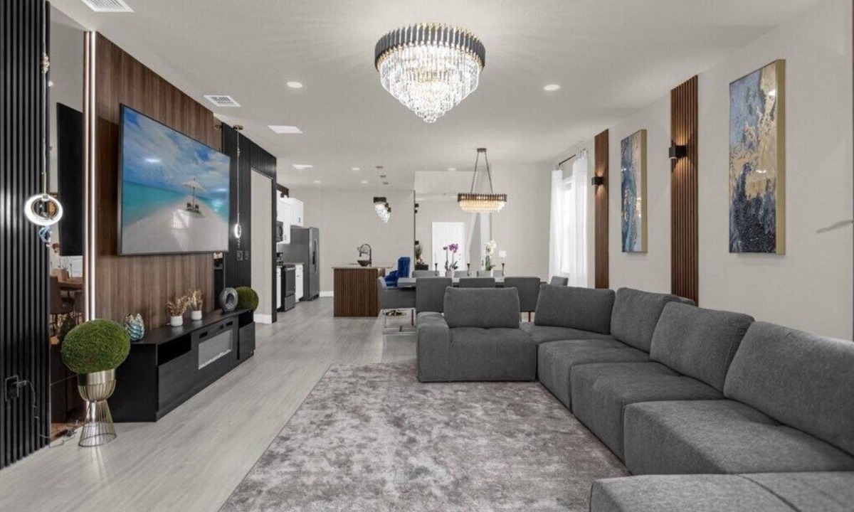 Tuscan Hills House | 7 Bedrooms/5.5 Bathrooms/Windsor Island (4420KR)