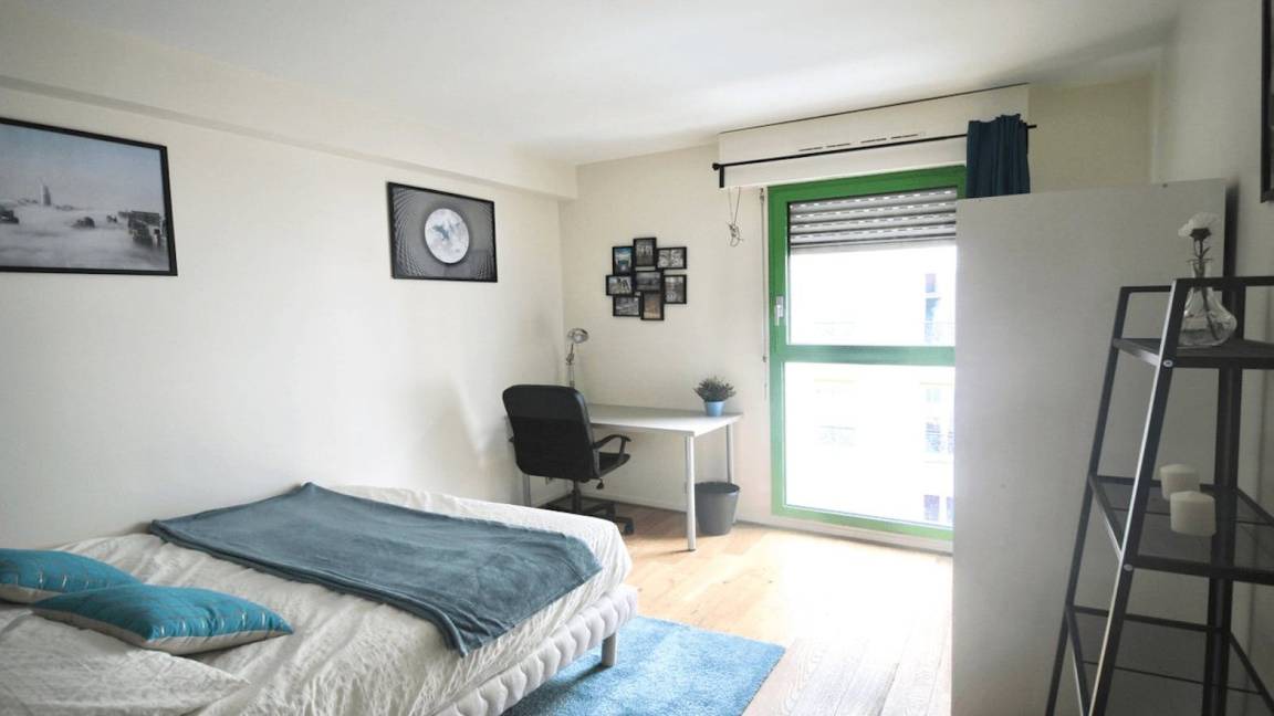 11th Arrondissement Resort | 80 m² Private room ∙ 1 bedroom ∙ 4 guests