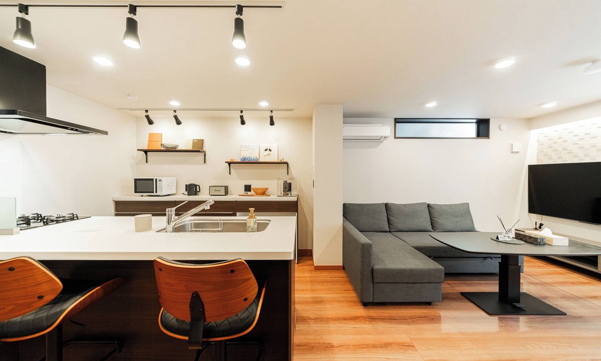 Ueno House | 98 m2, Best Location, Free Parking, Luxury Private House, 5 min walk to station