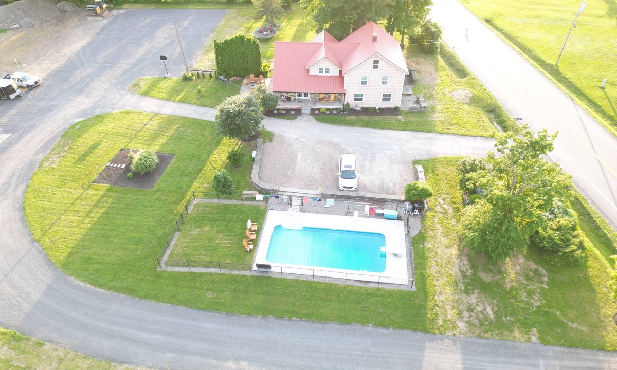 Franklin Springs House | A beautiful 6-bedroom farmhouse in the countryside of Frankfort, NY.