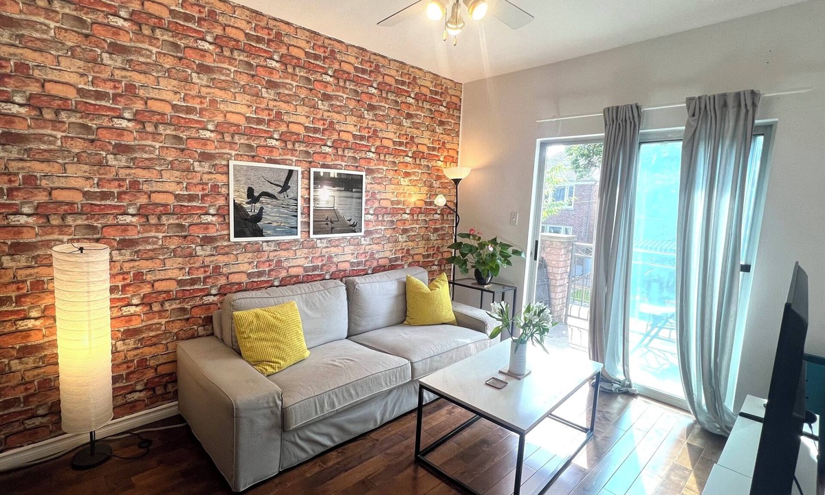 Trinity - Bellwoods House | A Cozy & Bright Apartment w/Terrace-Friendly Neighbourhood Downtown Toronto