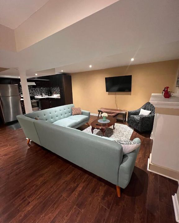 Richmond Hill House | A Cozy unit, One bedroom, separate Entrance, Full kitchen
