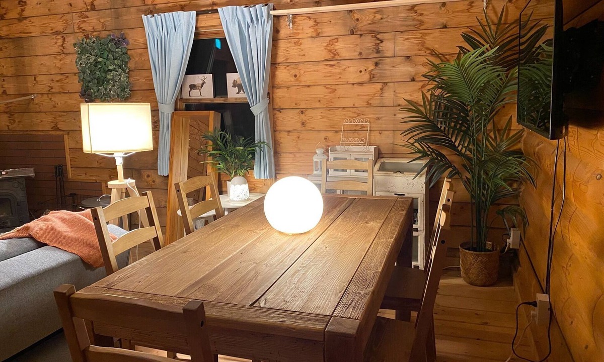 Higashiizu House | A log house with a cute southern French interior / Kamo-gun Shizuoka