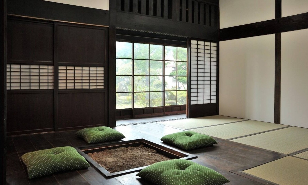 Chino House | A quaint space renovated from a 120yearold folk / Chino Nagano