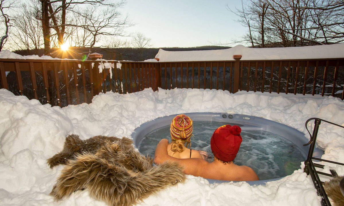 Denver Villa | A romantic escape. Hot Tub mountain views. Minutes from skiing. Pet Friendly.