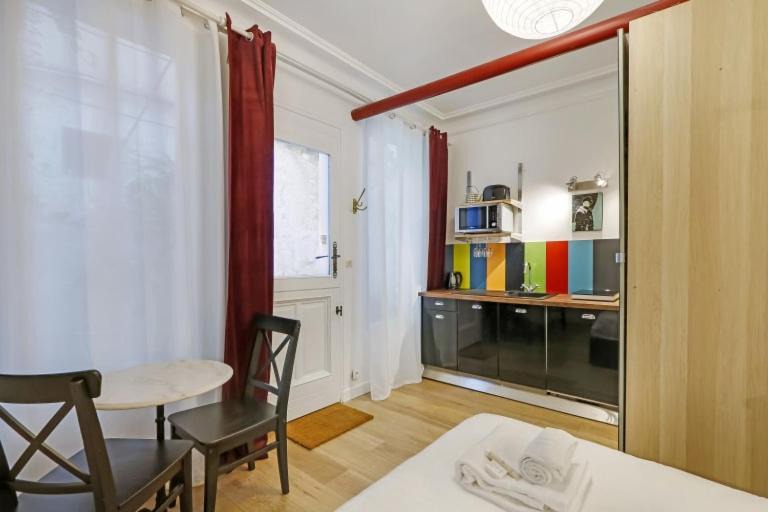 Notre-Dame-des-Champs Apartment | A Sweet Studio in Montparnasse - Boulevard du Montparnasse