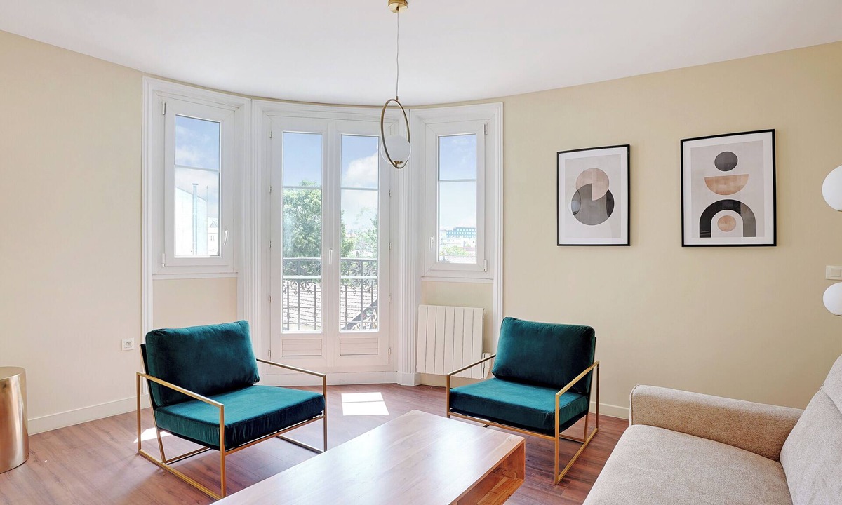 Les Puces de Saint-Ouen Apartment | A Typical 1-BR in St-Ouen Parisian Flea Market