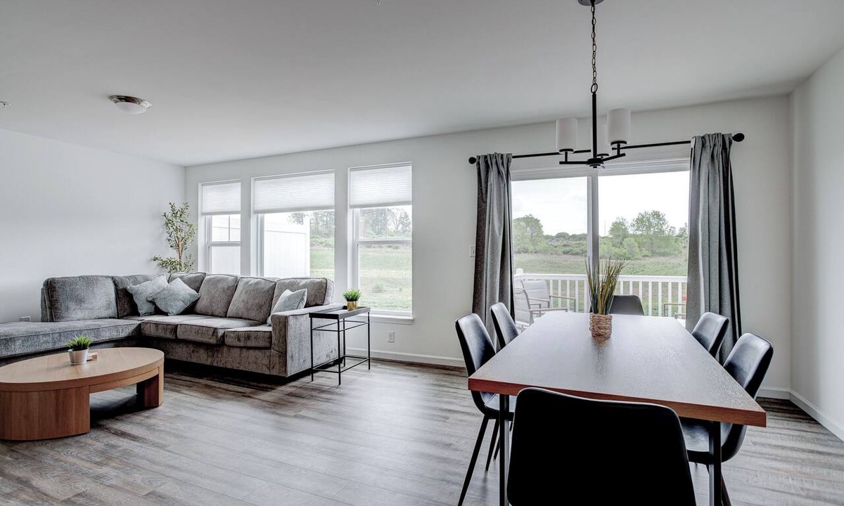 State College House | ACES Happy Valley 3 bedrooms, 3.5 baths sleeps 8-12 4 mi from Beaver Stadium