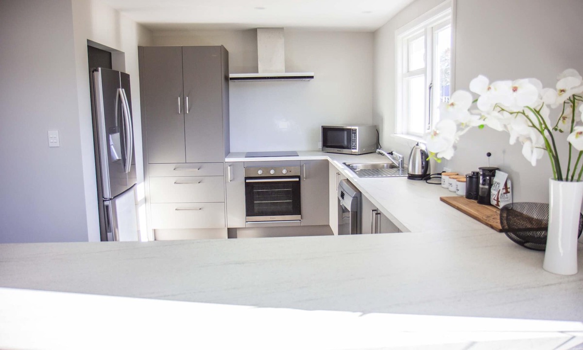 Christchurch House | Affordable 3 Bed - 10 minutes from Malls & Beaches