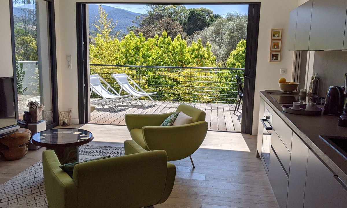Molini Apartment | Agosta Plage Relax & Sérénité Modern, self-contained apartment with 50m² terrace