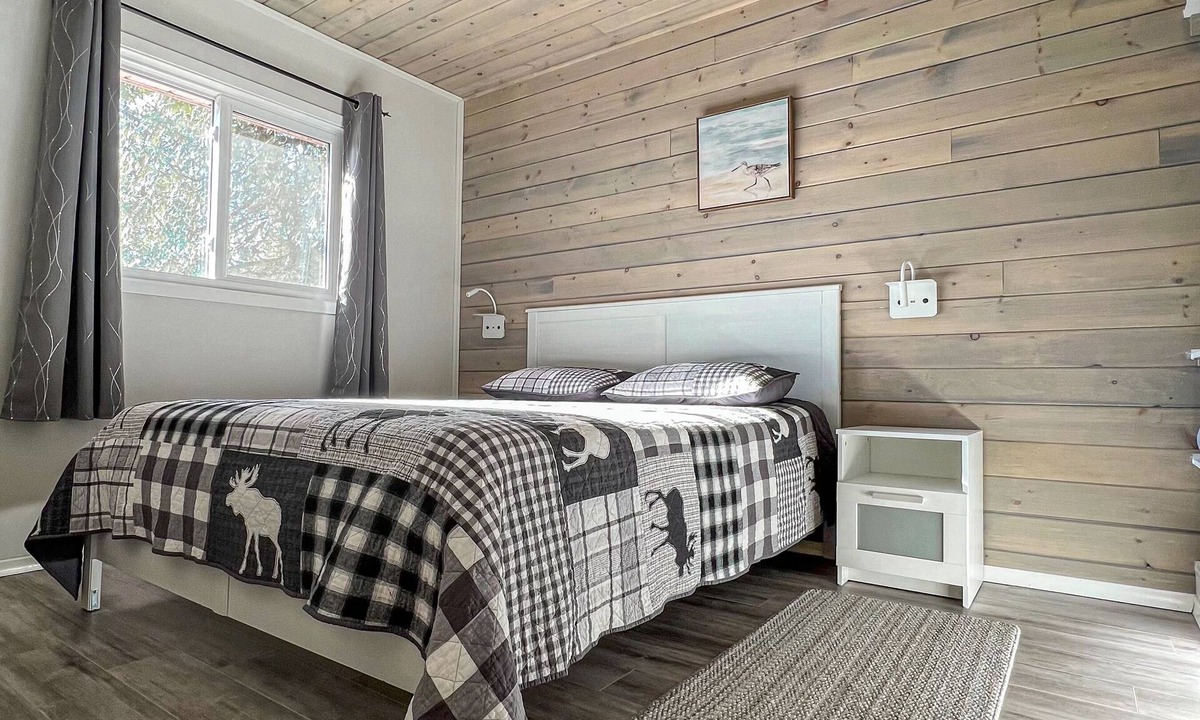 Magnetawan Cottage | Ahmic Lake Resort's 2-Bedroom Cottage (Chipmunk Cottage)