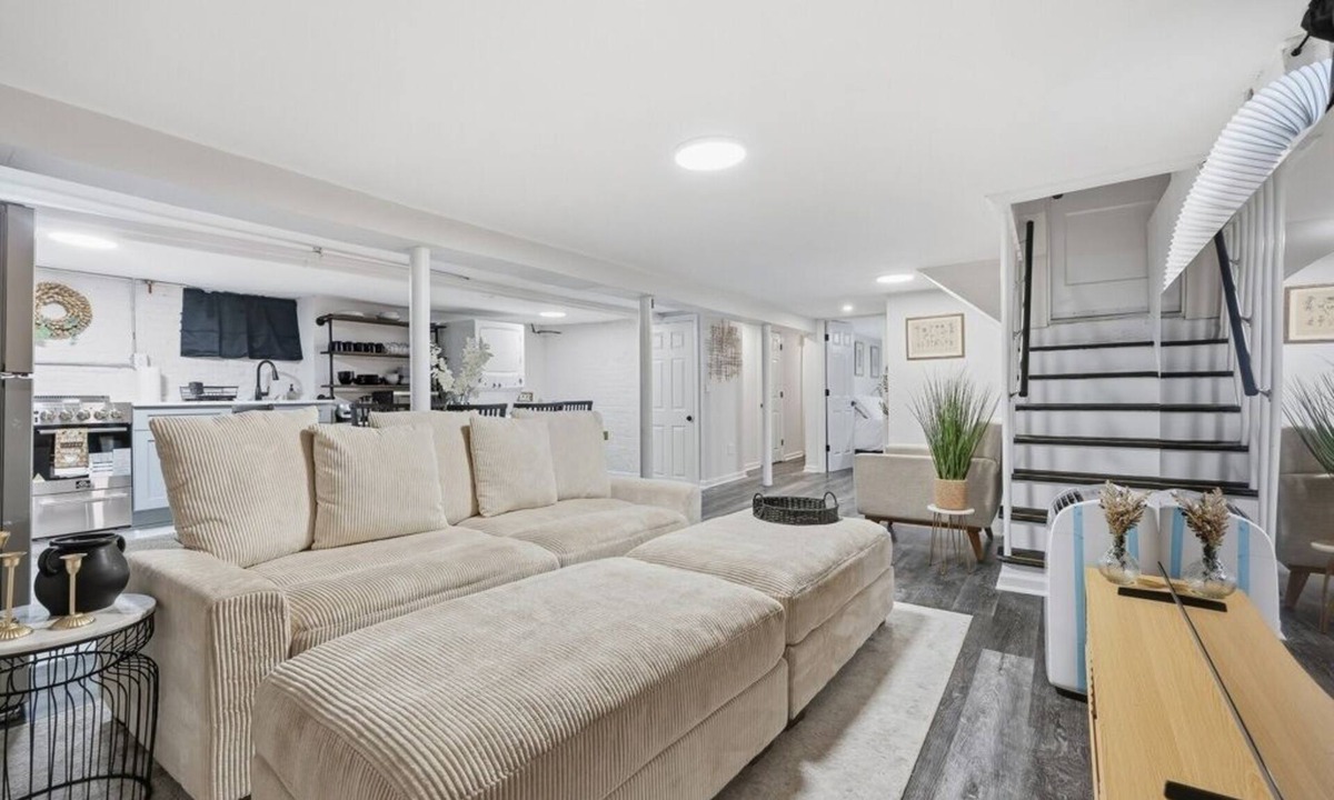 Newark Apartment | Airport Haven - Cozy 2BR Apt. 5 Min Away From Airport
