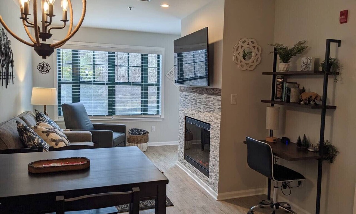 Vernon Condo | All New Chic Ski in/out King bed