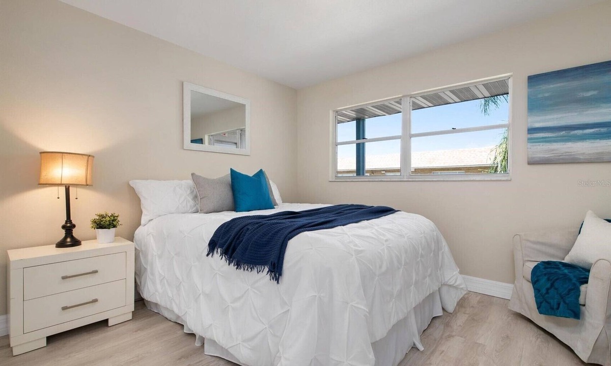 Pine Bay Condo | All New Luxurious Hip StudioSuite! Resort Pool,Grill,5m2Beaches+Dtwn! Wk/MoSave!