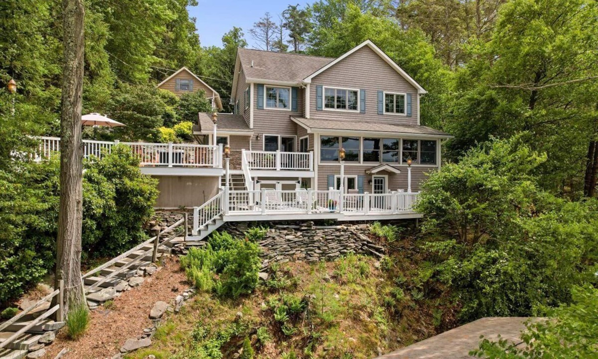 Tafton House | Amazing Family Lake Wallenpaupack Lakefront with Dock
