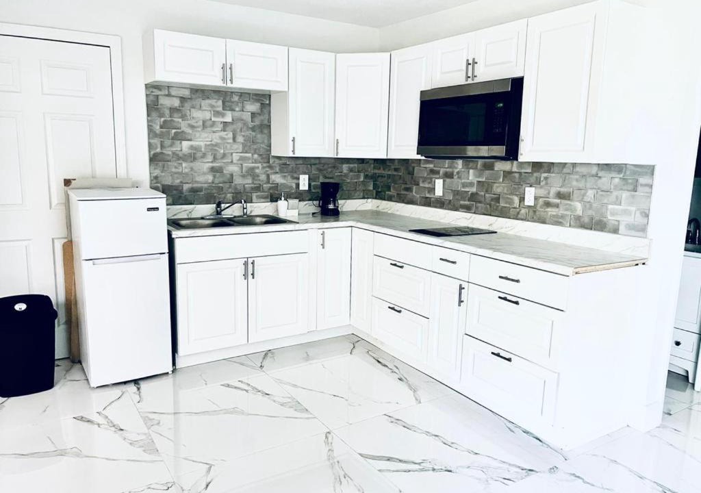 Greater Northdale House | Amazing private home stay bedroom with kitchen