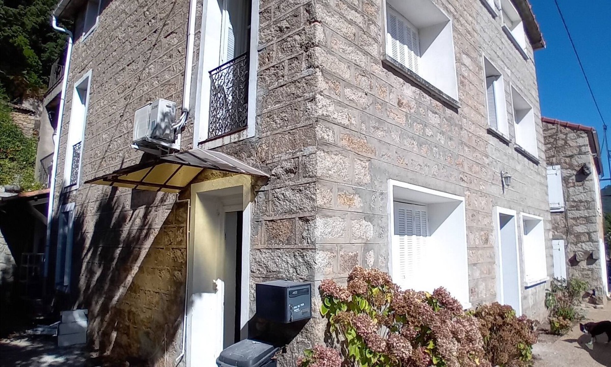 Cognocoli-Monticchi Apartment | Apartment in village house
