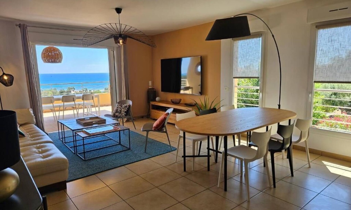 Solenzara Apartment | Apartment with sea view, 5 minutes from the port of Solenzara