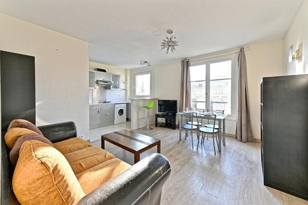 14th Arrondissement Apartment | Appartement Central Avenue du Maine - III