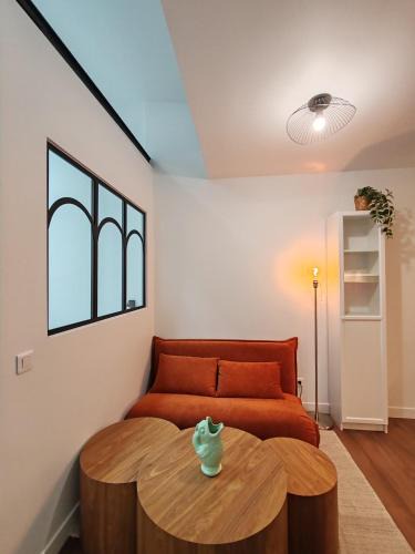 Montmartre Apartment | Appartement Montmartre, Moulin de la galette