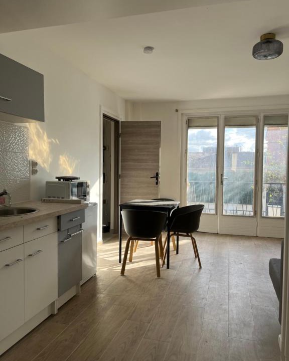 Le Blanc-Mesnil Apartment | Appartements proches CDG Le Bourget dans maison francilienne typique