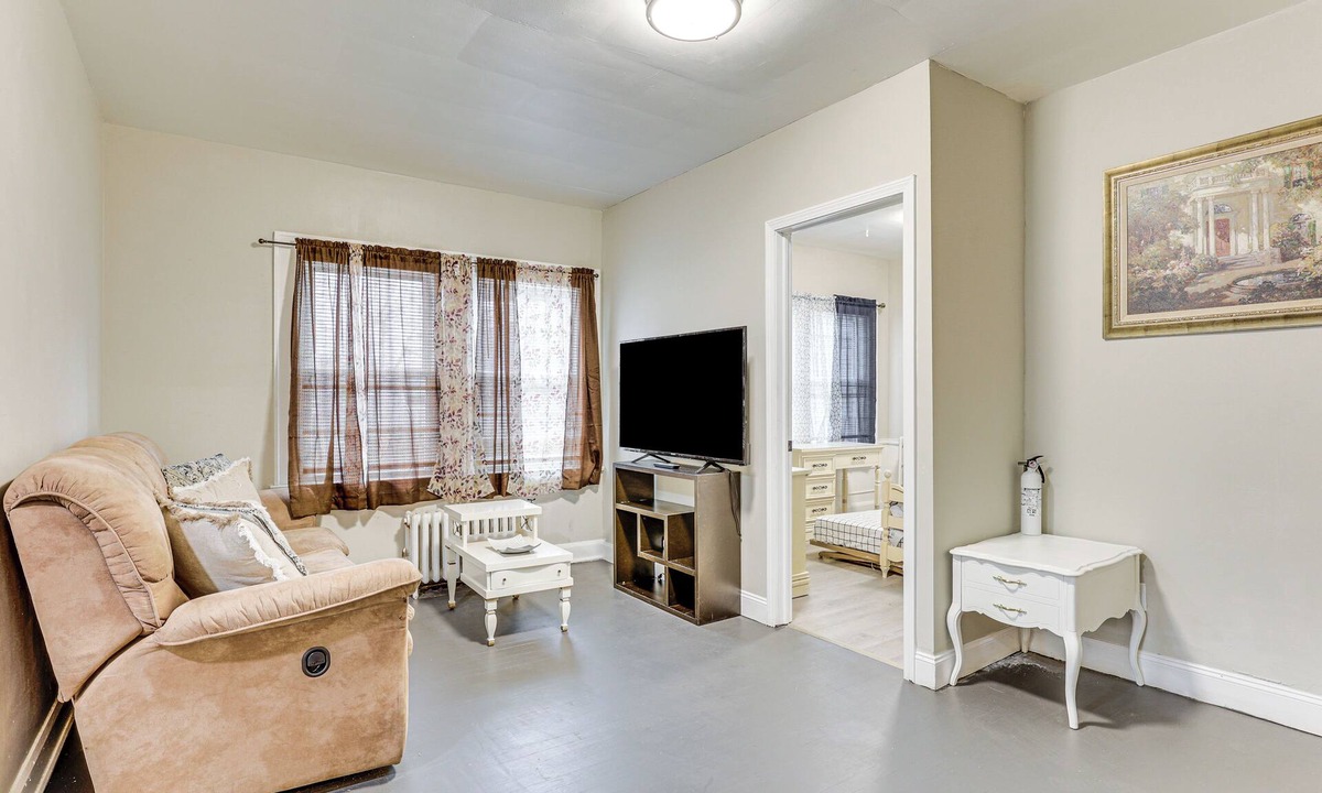 Youngstown Apartment | Apt 4 Mi to Youngstown State University!