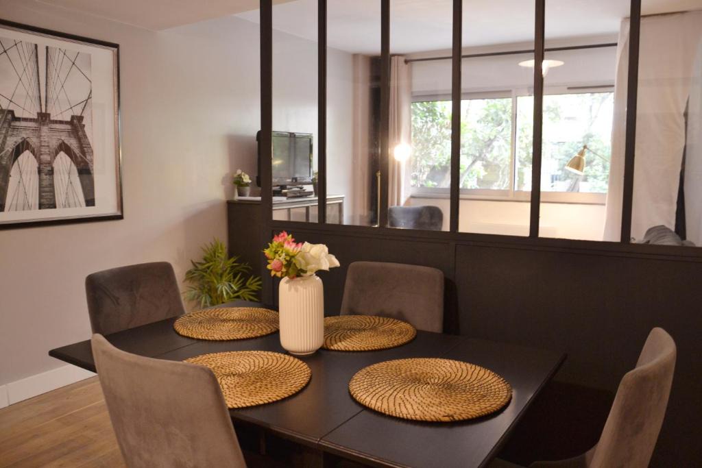 Quartier des Grandes-Carrieres Apartment | Architect's Flat - 44m2 - MontMartre
