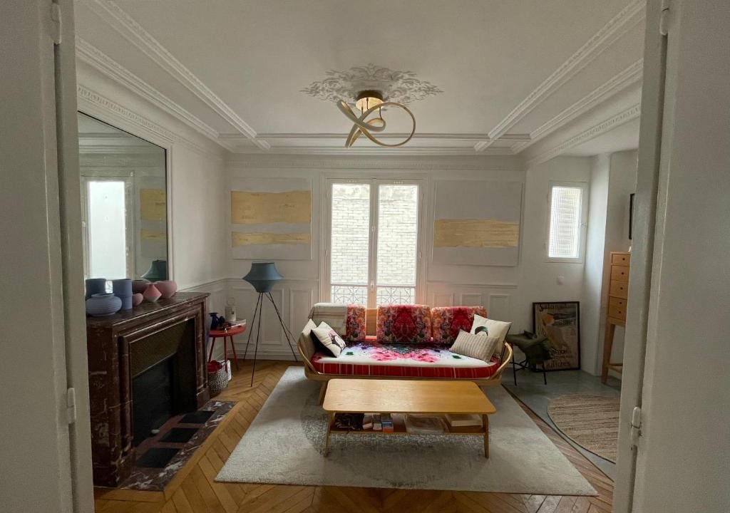 Saint-Germain-des-Pres Apartment | Artsy apartment
