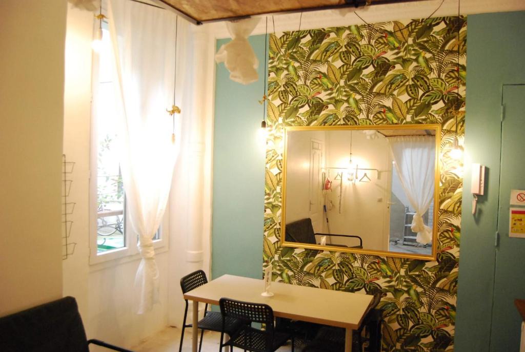 Epinettes Apartment | Arty 20m² district of BATIGNOLLES
