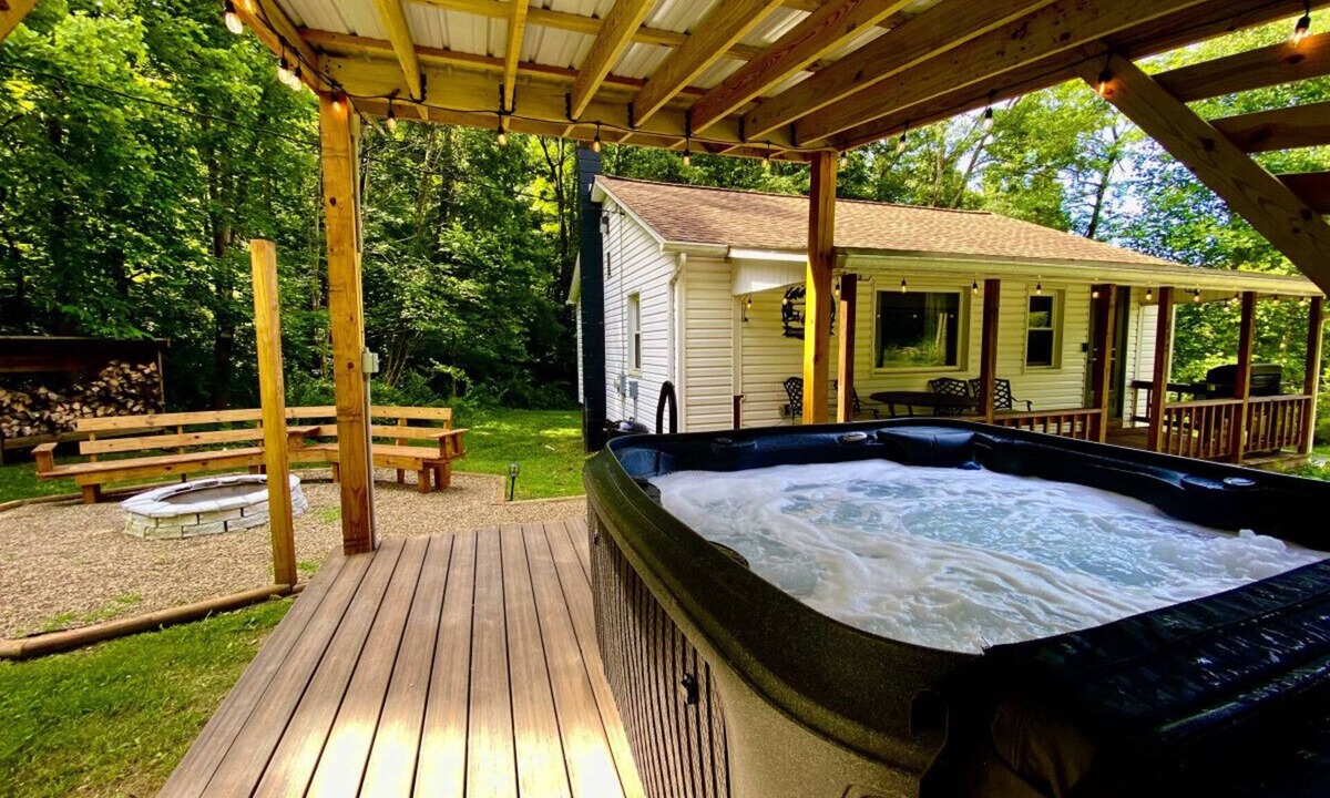 Mill Run Cottage | Autumn Escape Ohiopyle Hideaway: Sleeps 4 · 2BR 1BA · Hot Tub Fire Pit Grill